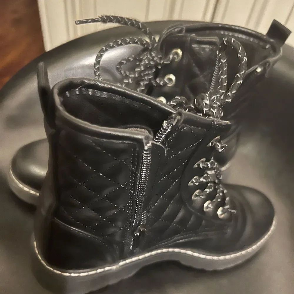 STEVE MADDEN Combat Boots Side Zip Laces sz 2